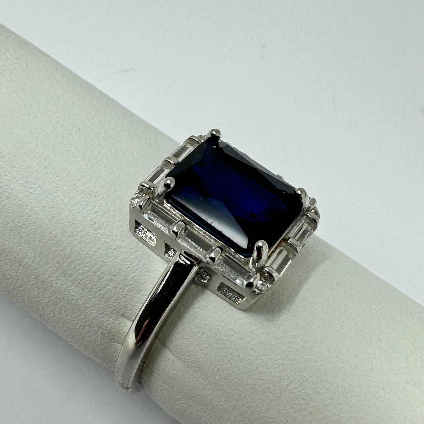 AN APERTO PIETRA RETTANG E ZIRC