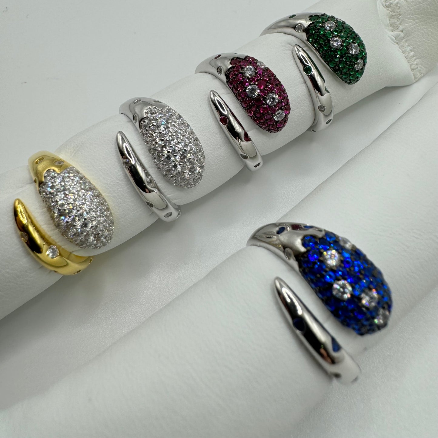 AN SERPENTE ZIRCONI STILIZZATO