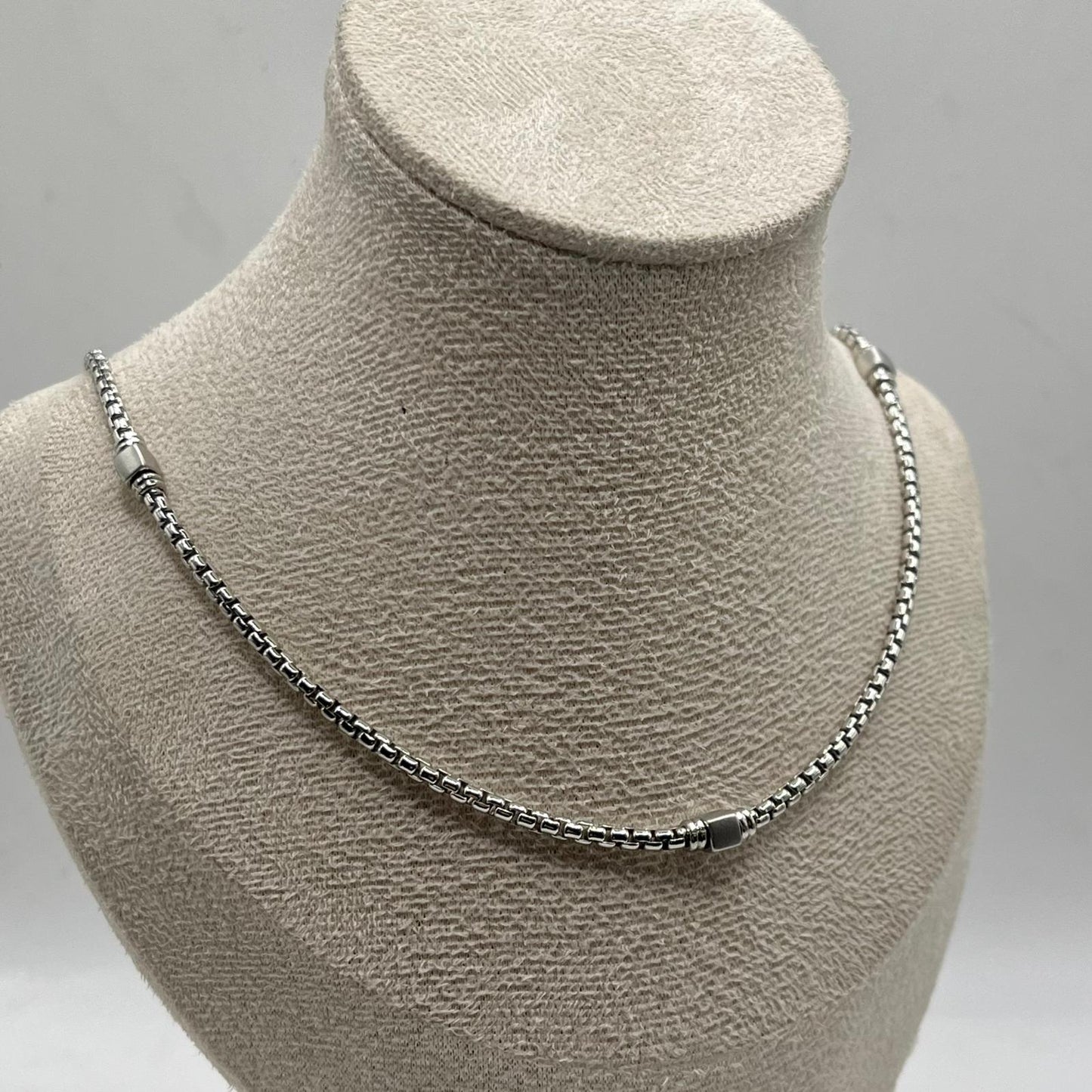 CL UOMO TRE ELE LISCI