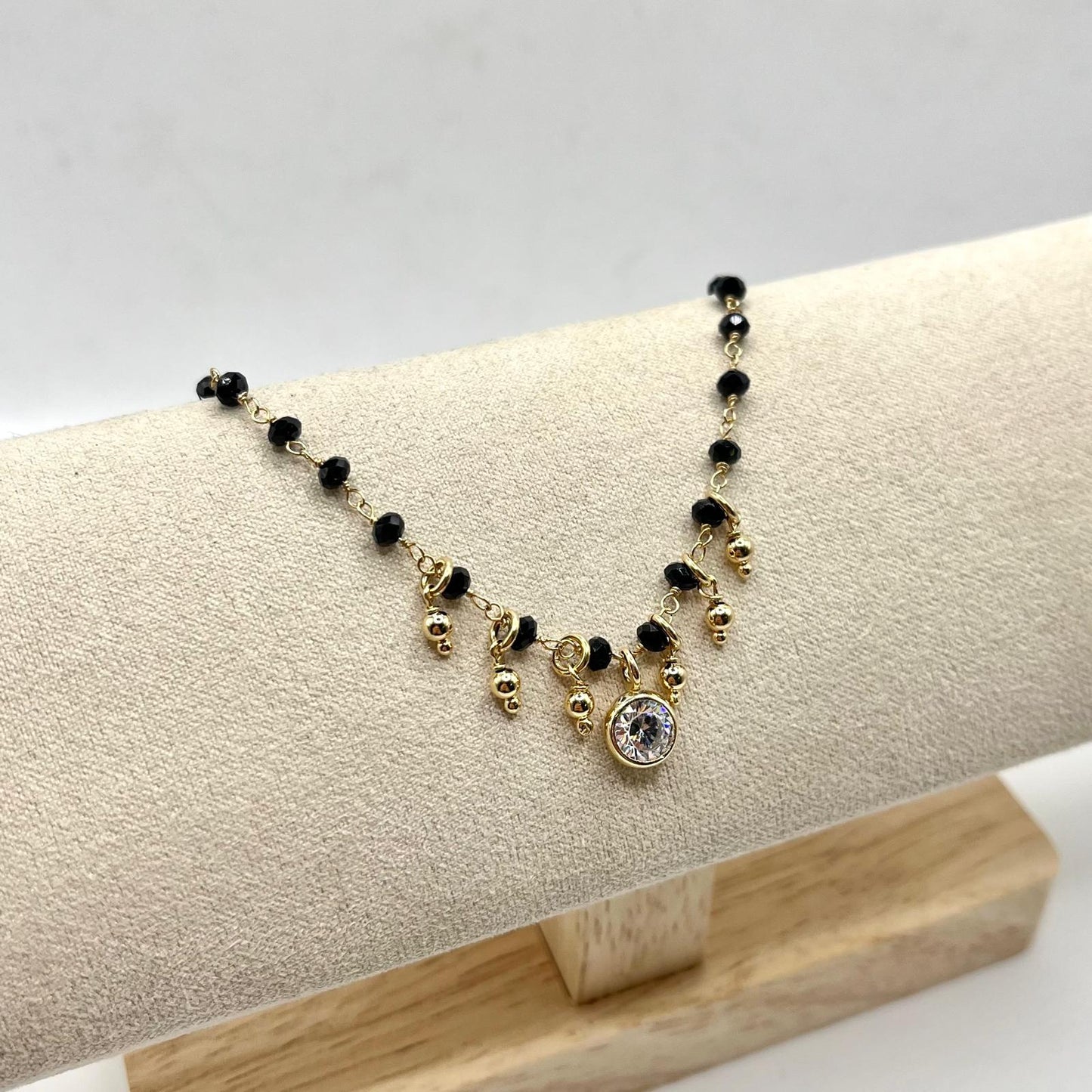 BR PERLINE NERE E PUNTO LUCE