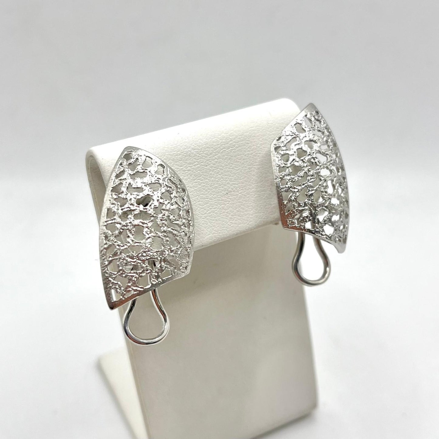 OR CLIP CON PERNO SATINATI GEOMETRCI