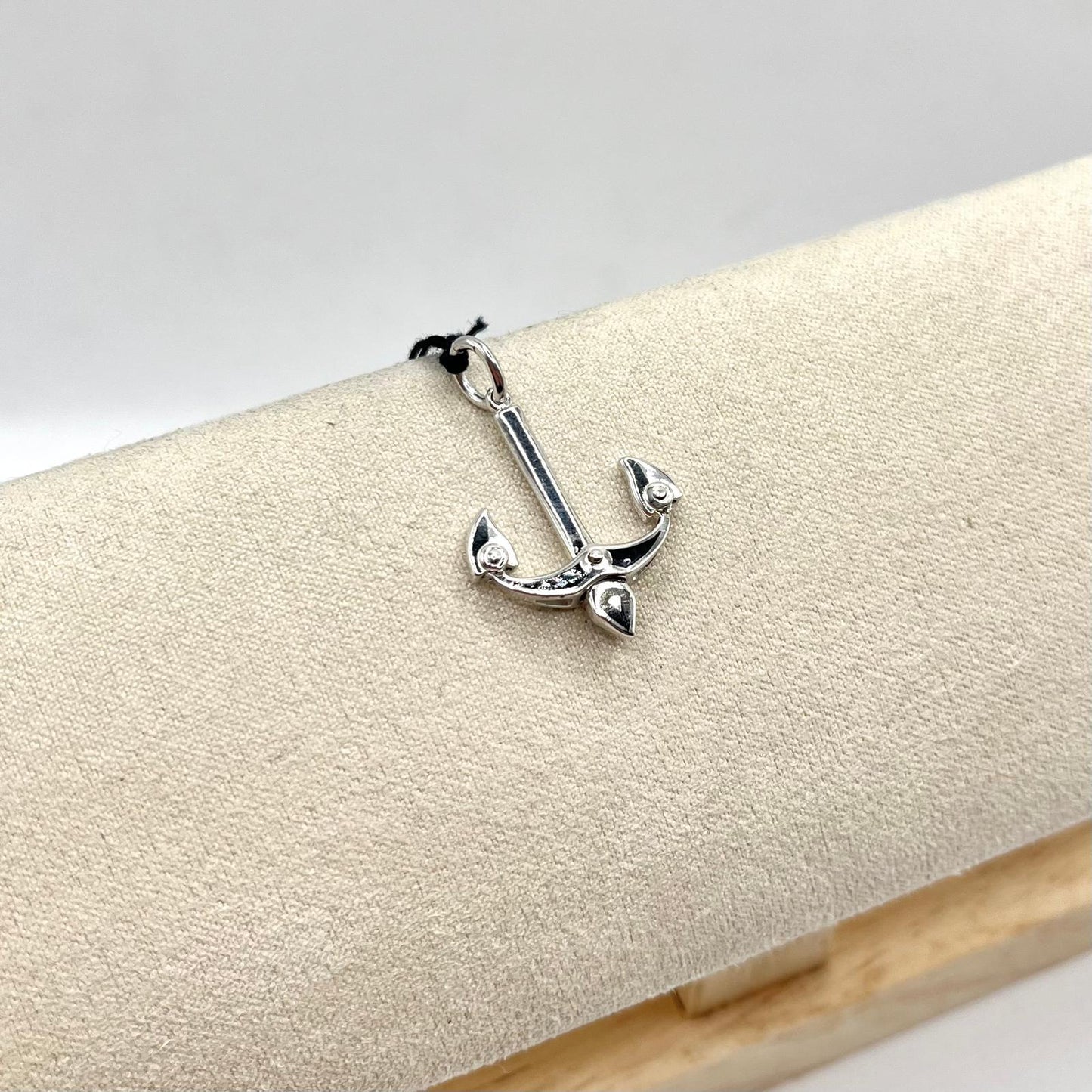 ANCORA FINITURE NERE