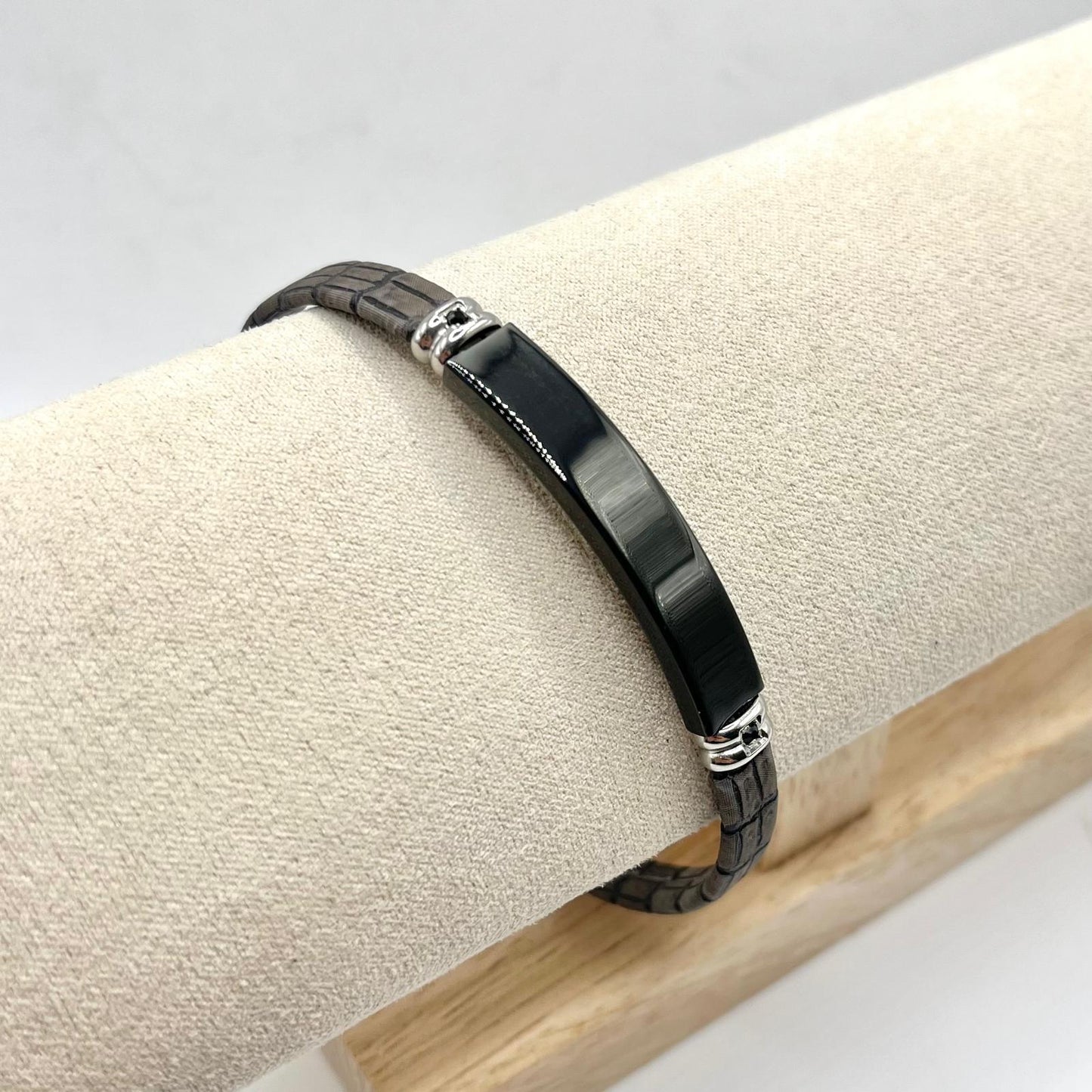 BR ACCIAIO PELLE TARGA NERA