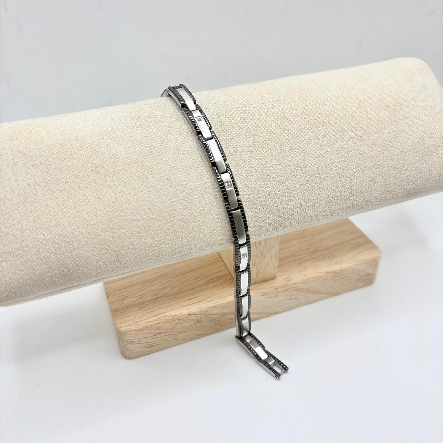 BR ACCIAIO TARGHE GRIGIE 3 ZIRC BIANCHI