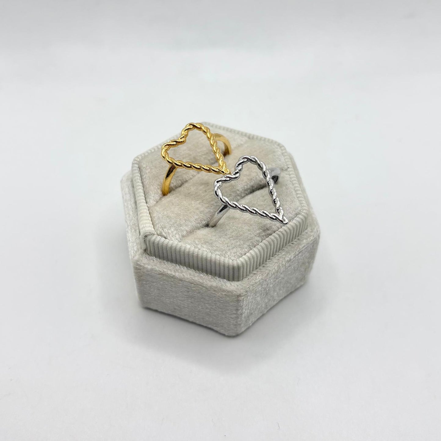 AN CUORE TRAFORATO CORDA