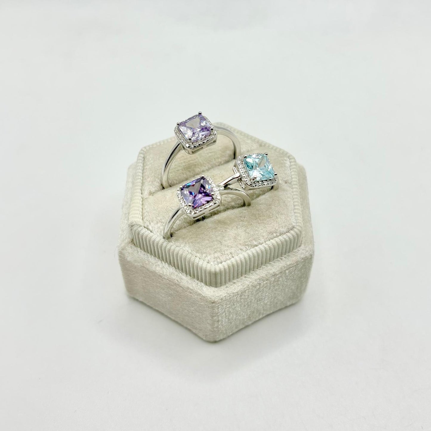 AN PIETRA QUADRATA COLORATA E ZIRCONI