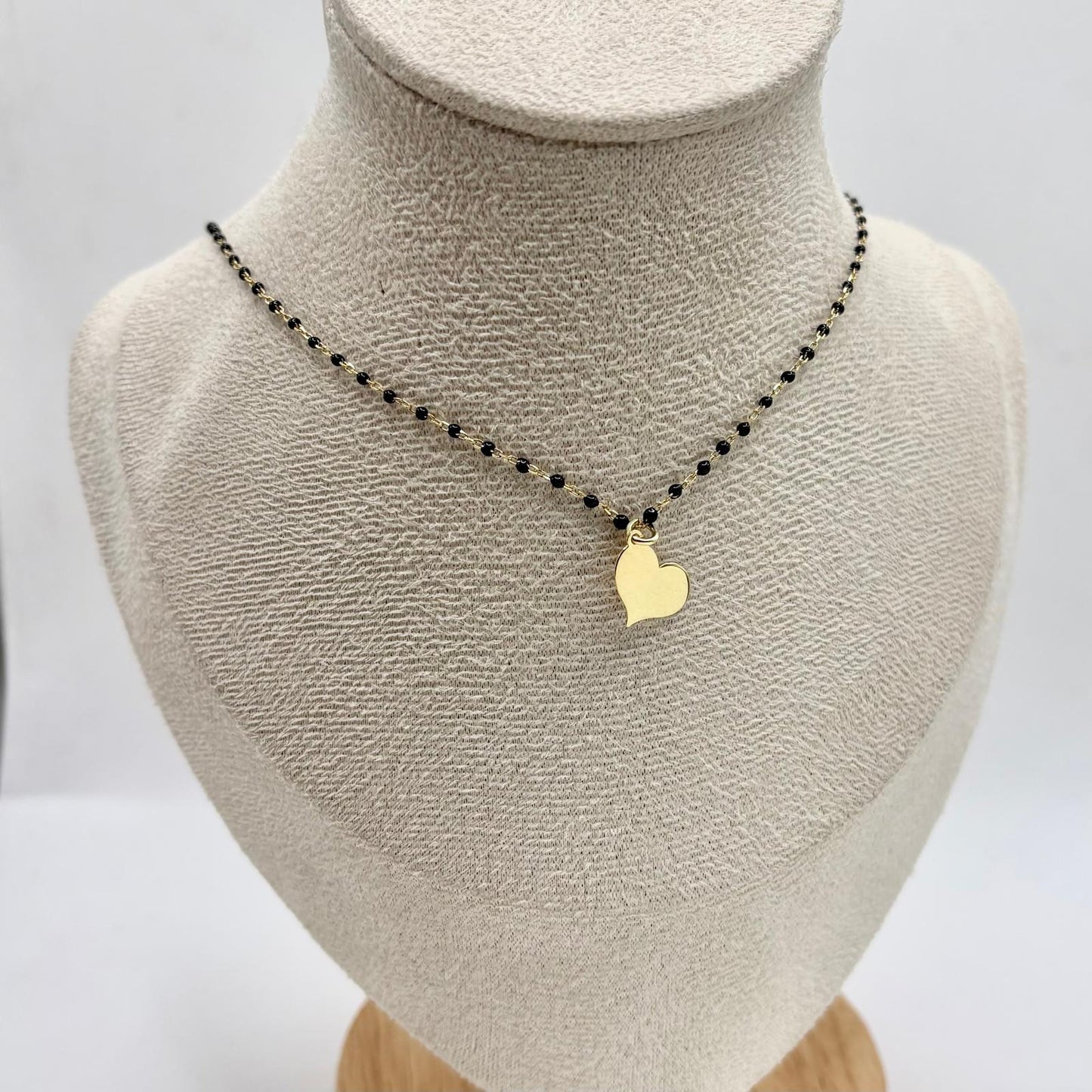 CL PERLINE NERE E CUORE LISCIO