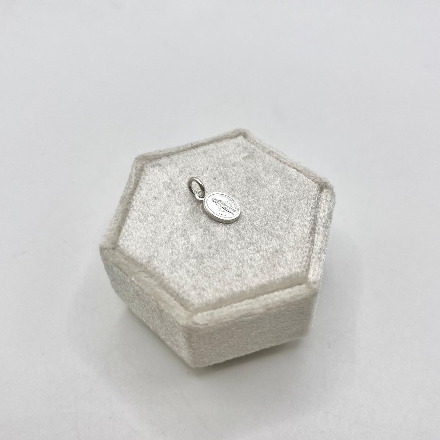 CN OVALE MADONNA 0,8X0,6 CM