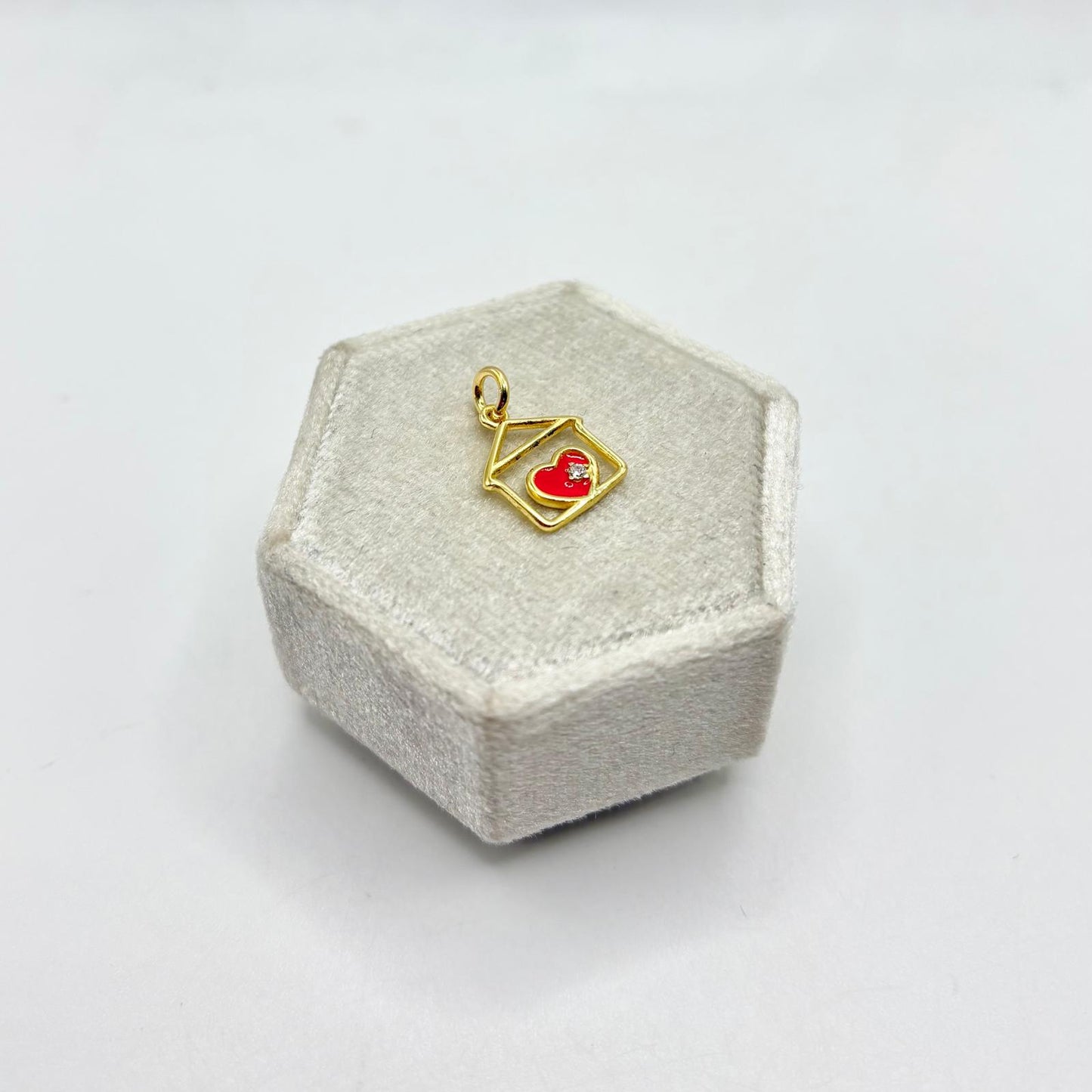 CN CASA FILO CON CUORE SMALTO ROSSO