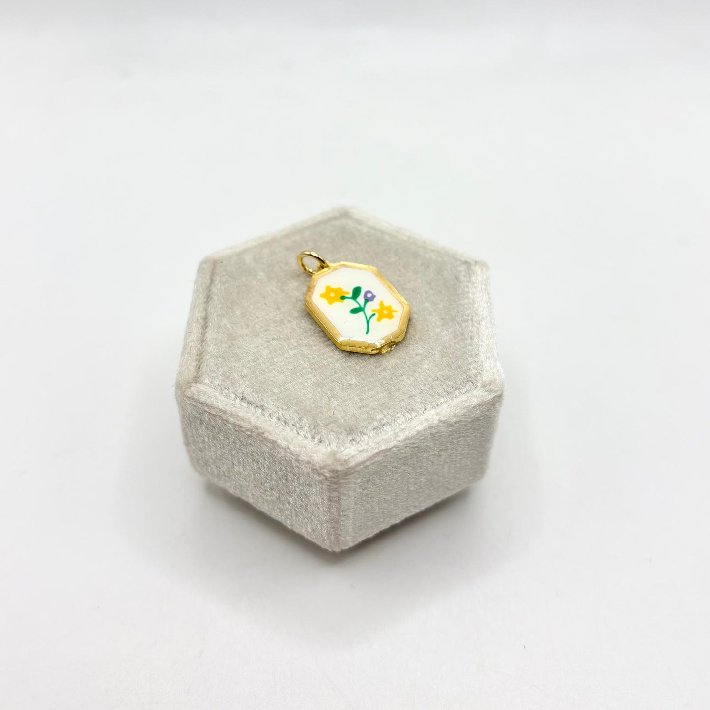 CN FIORI SFONDO SMALTO BIANCO