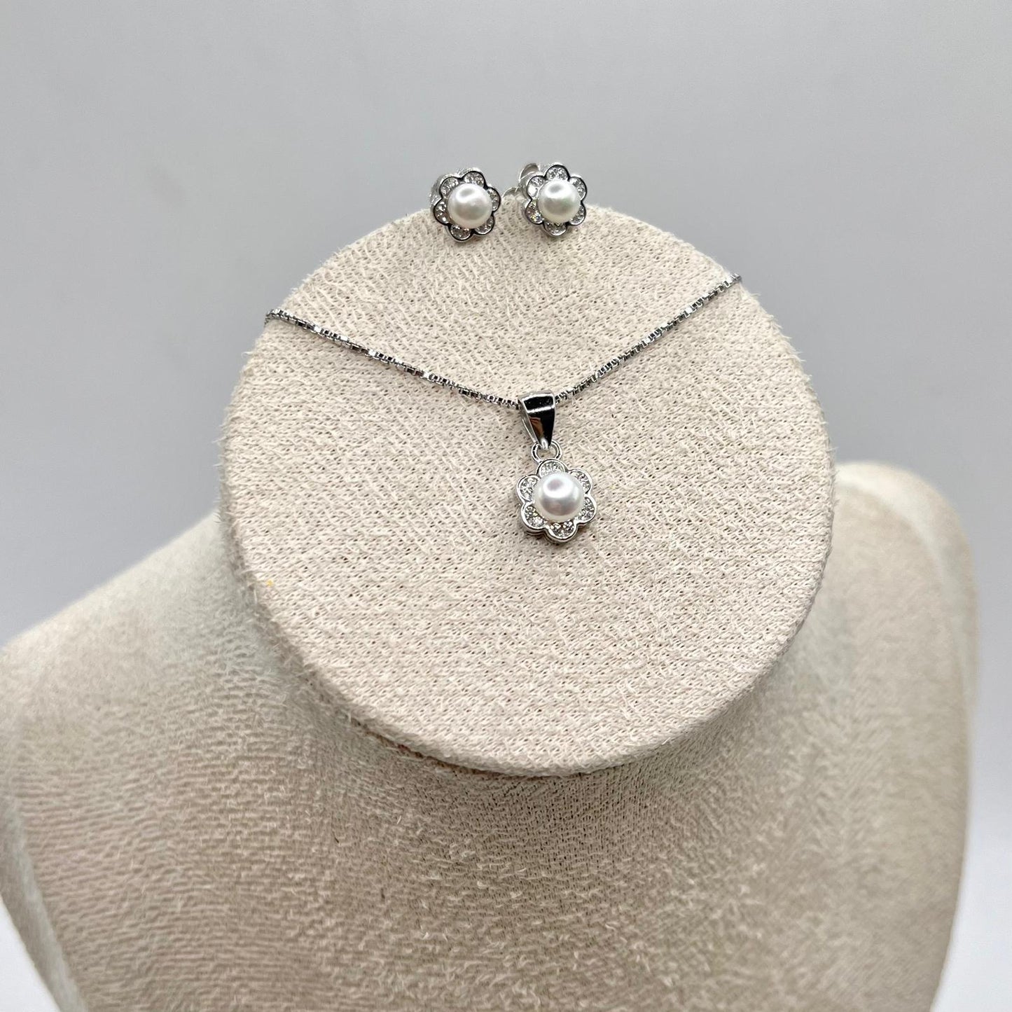 SET COLLANA + ORECCHINI PERLA E ZIRCONI A FORMA DI FIORE