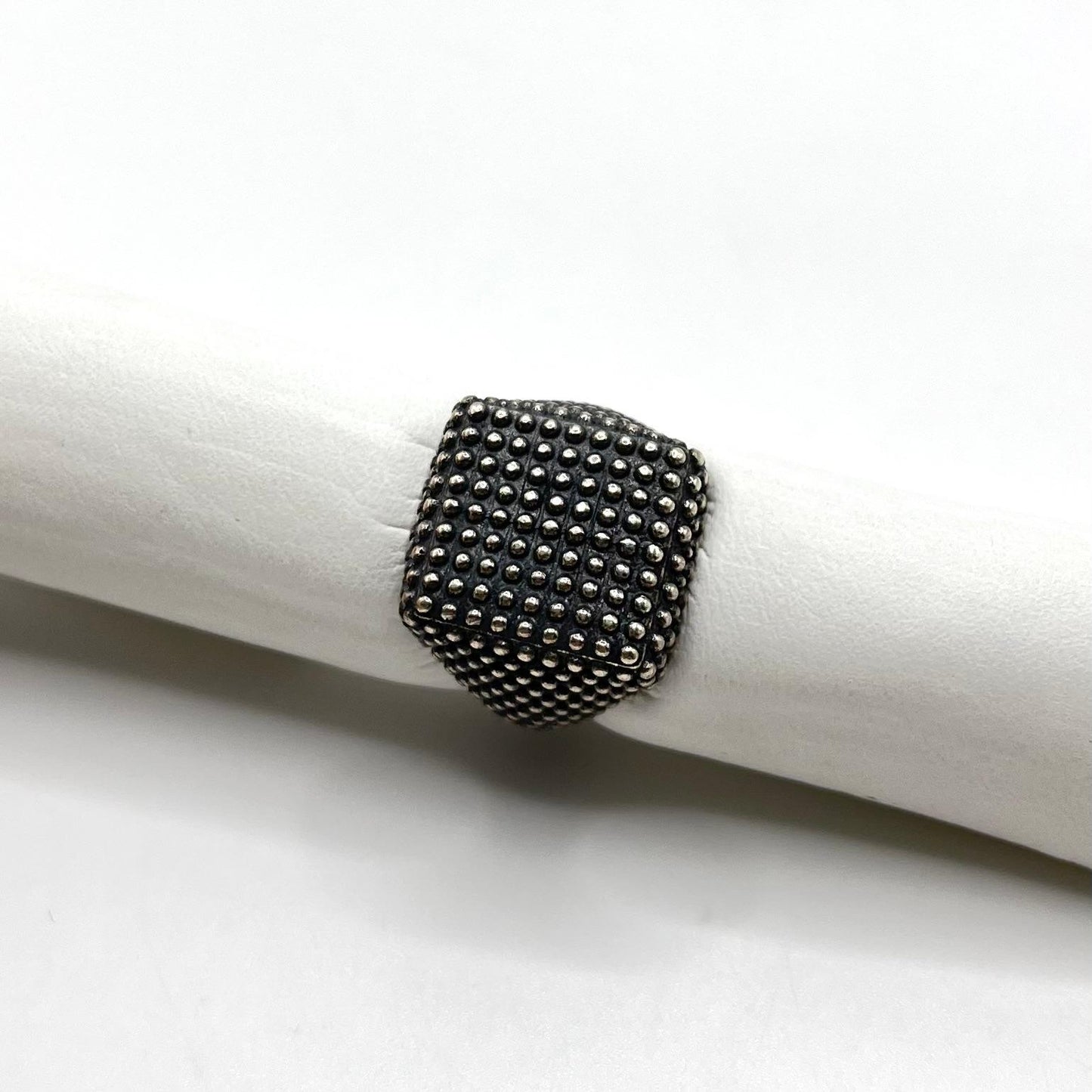 AN UOMO OSSIDATO LAVORATO