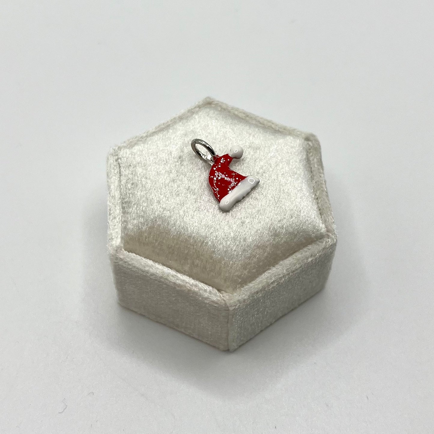 CIONDOLO CAPPELLO ROSSO BRILLANTINI