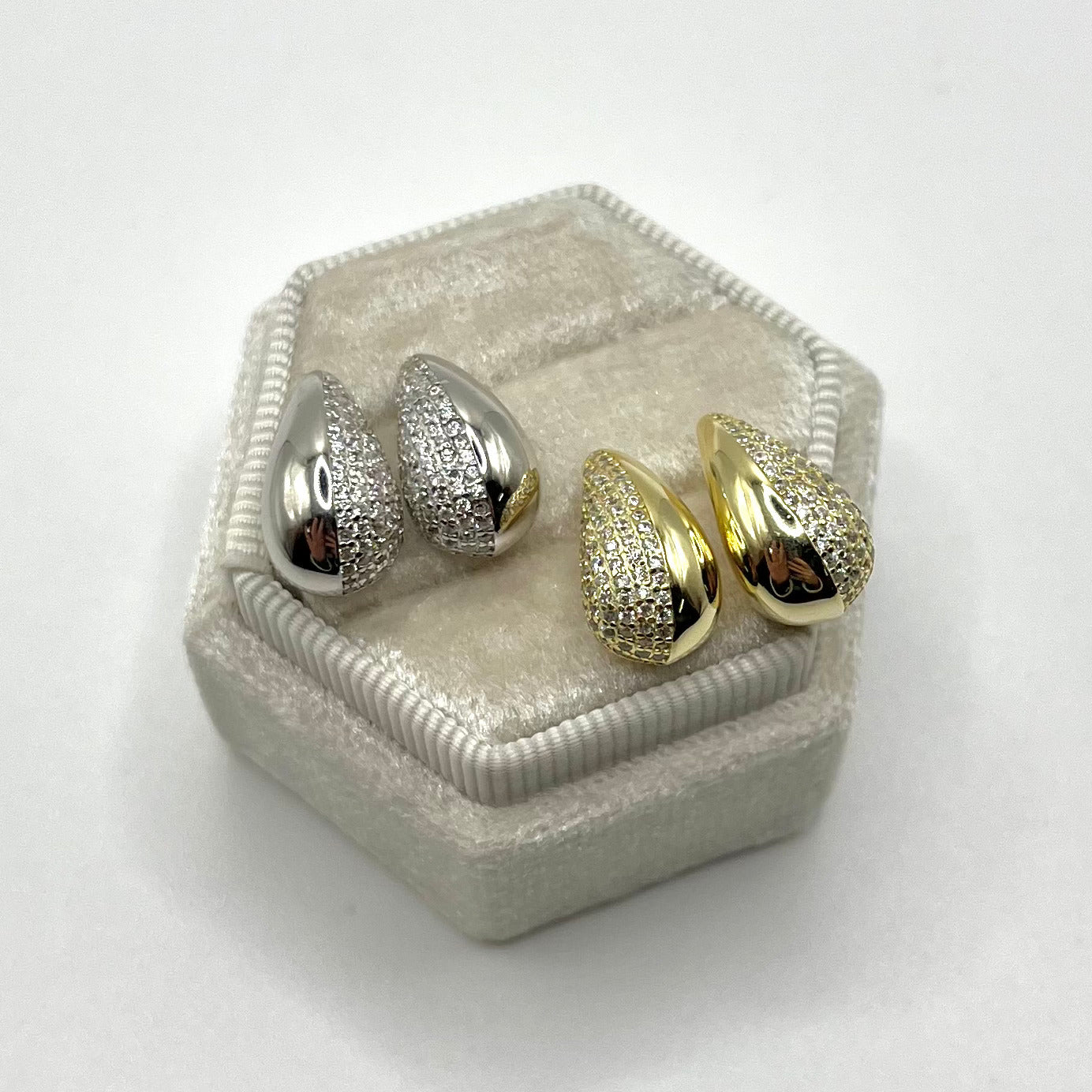 OR GOCCIA META’ LISCIA META’ ZIRC