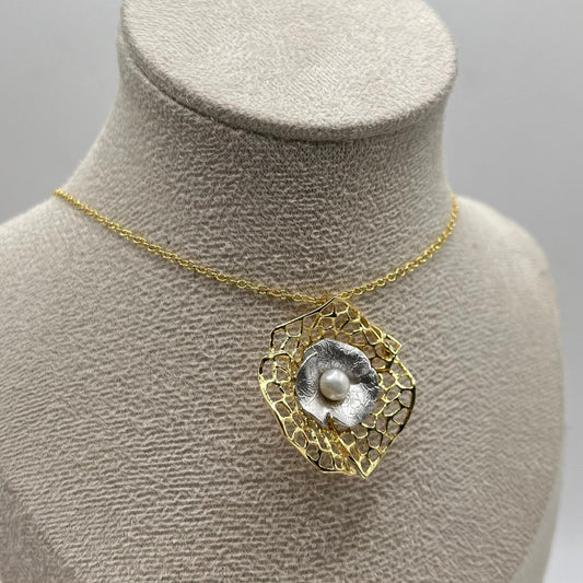 CL CON FIORE + PERLA CENTRALE