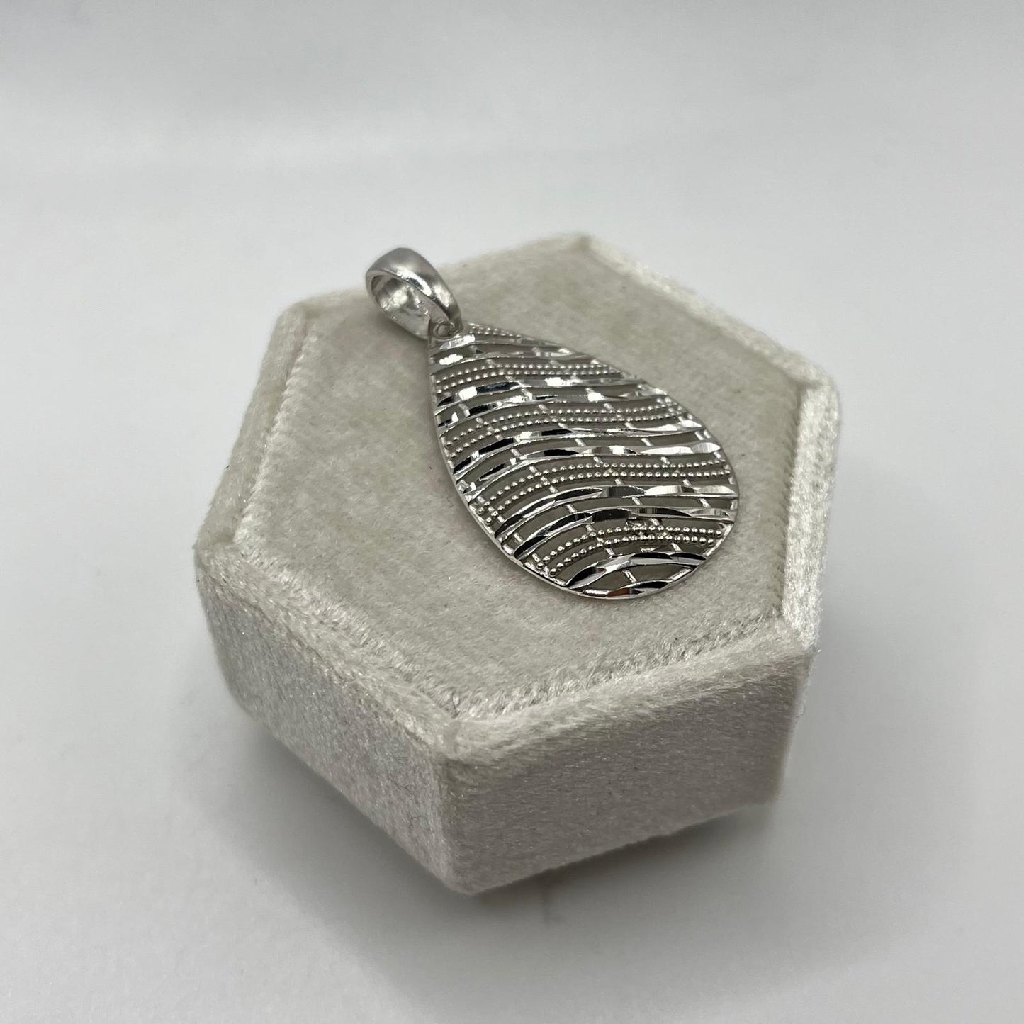 CN UNG OVALE LAVORATO ONDE