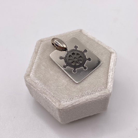 CIONDOLO TARGHETTA CON TIMONE