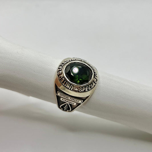 AN UOMO PIETRA CENTR