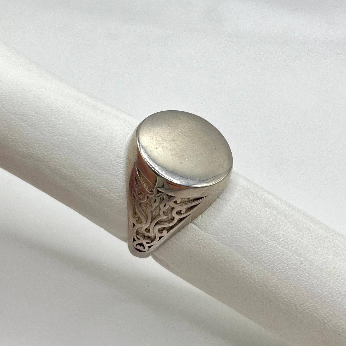 AN TONDO LAVORATO ESTERNAMENTE