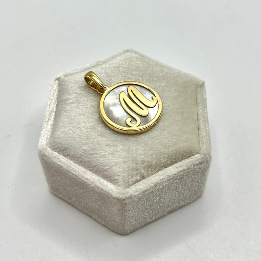 CIONDOLO LETTERA MADREPERLA