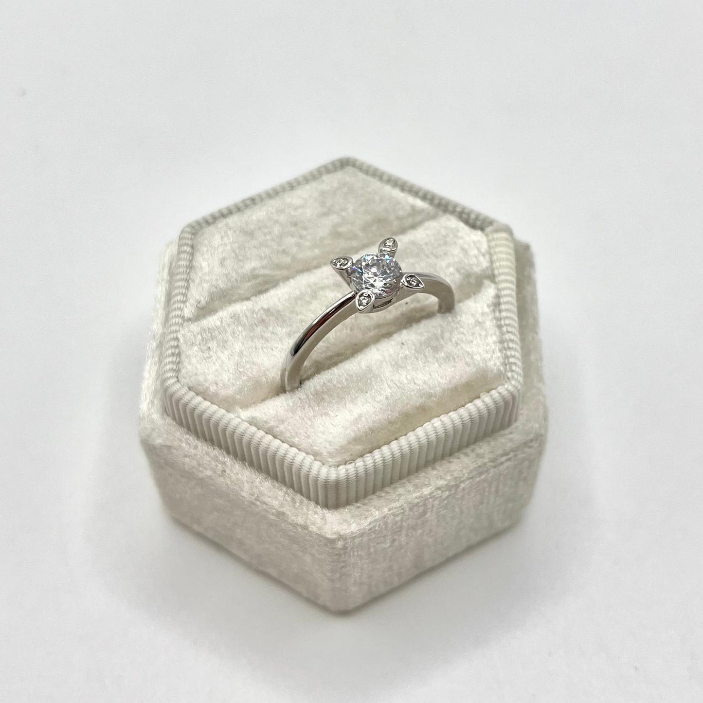 AN SOLITARIO 5MM E 4 ZIRC