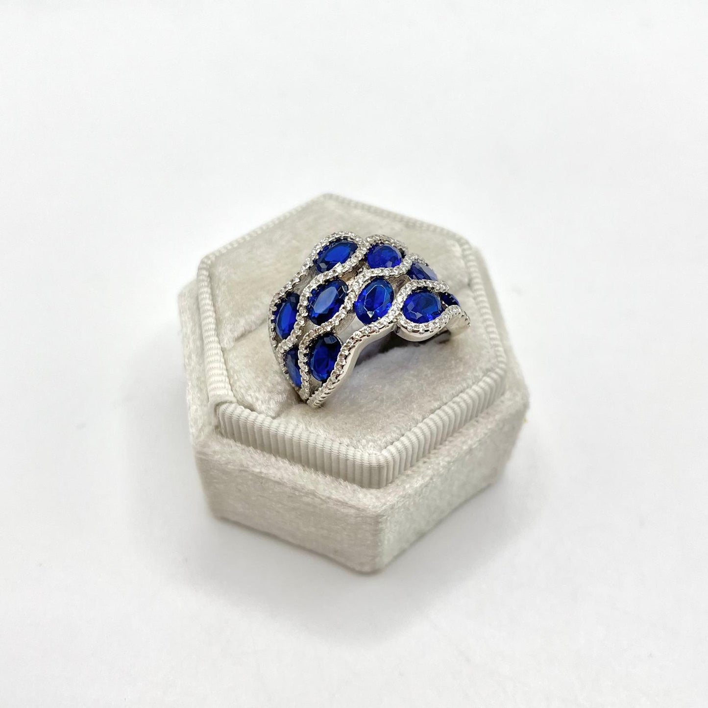 AN PIETE COLORATE E ZIRC MIS 18