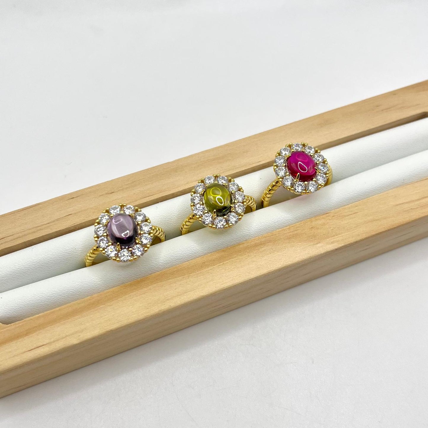 AN PIETRA CENTRALE COLORATA E ZIRCONI