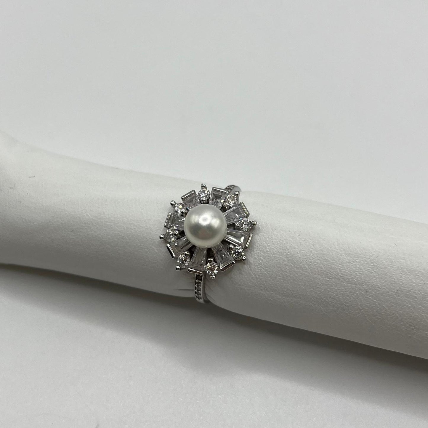 AN FIORE PERLA CENTRALE