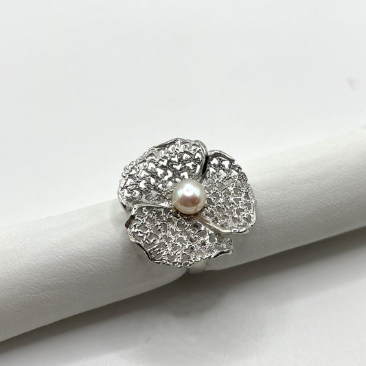 AN FIORE E PERLA CENTRALE