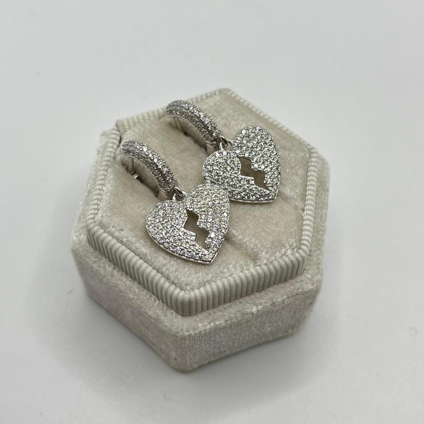 CAP ZIRC CON CUORE E FULMINE