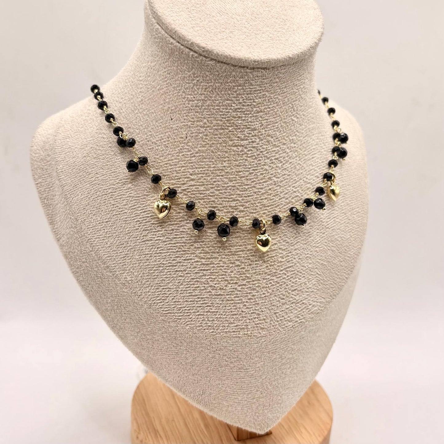 CL PERLINE NERE E CHARM CUORE BOMBATO