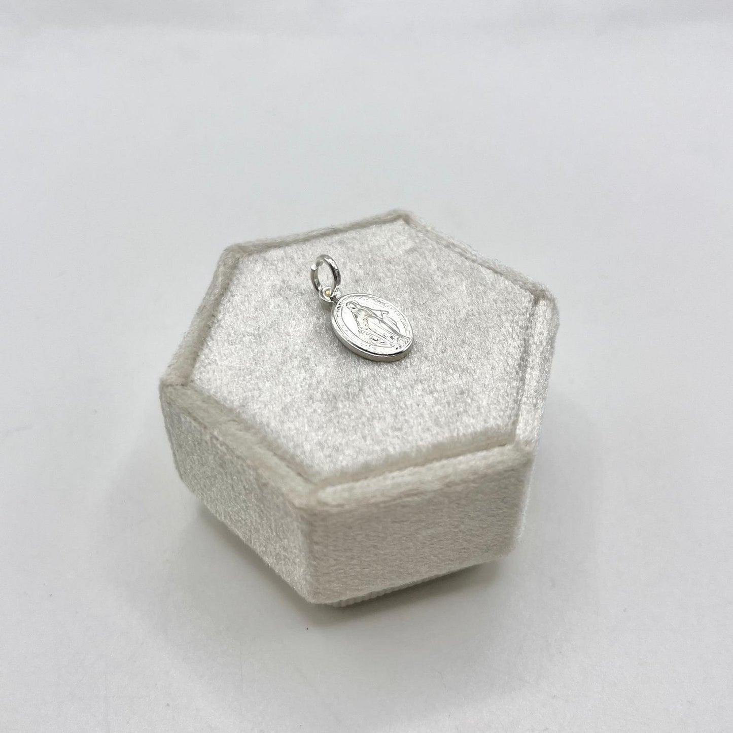 CN OVALE MADONNA 1,1X0,8 CM