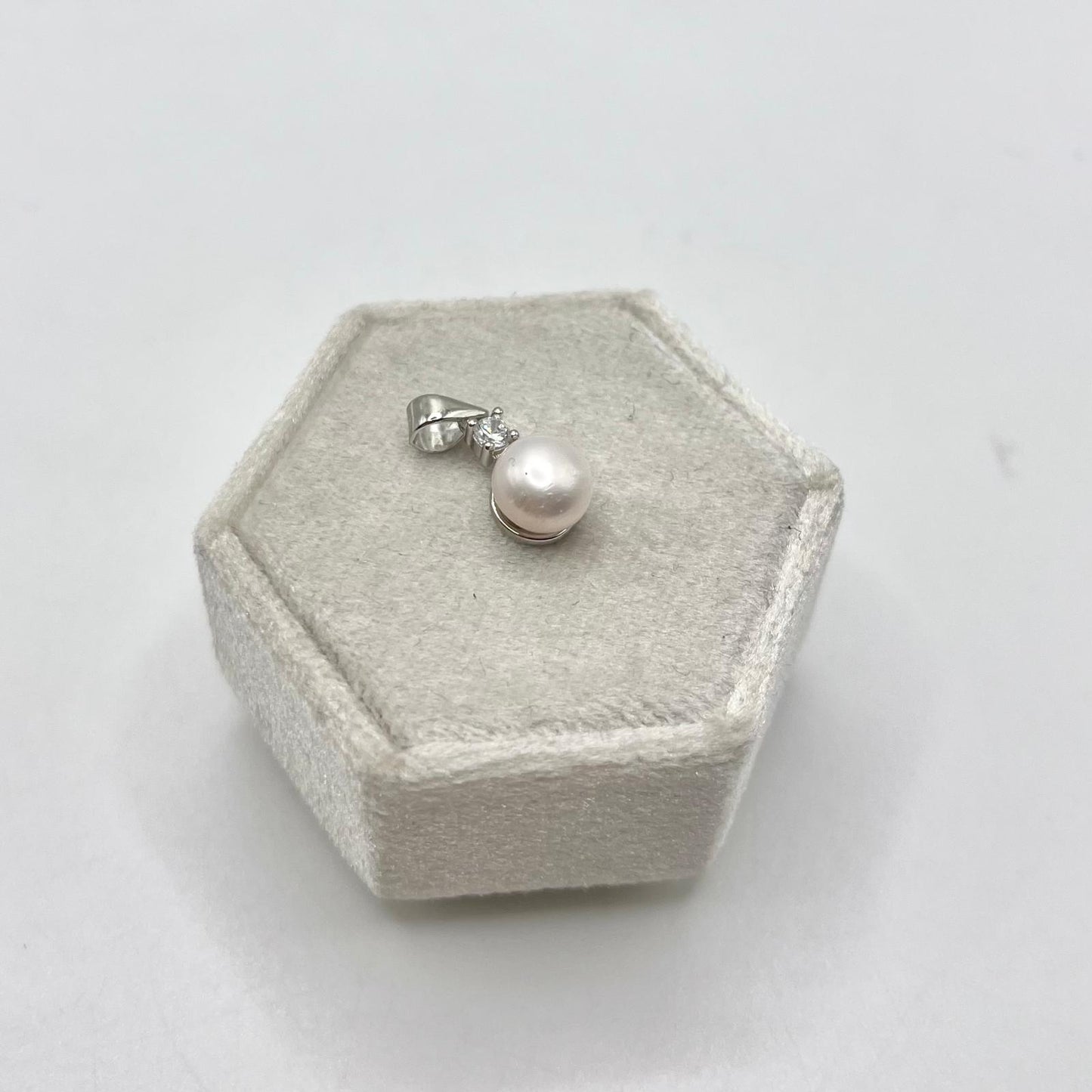 CN PERLA 7 MM E ZIRC
