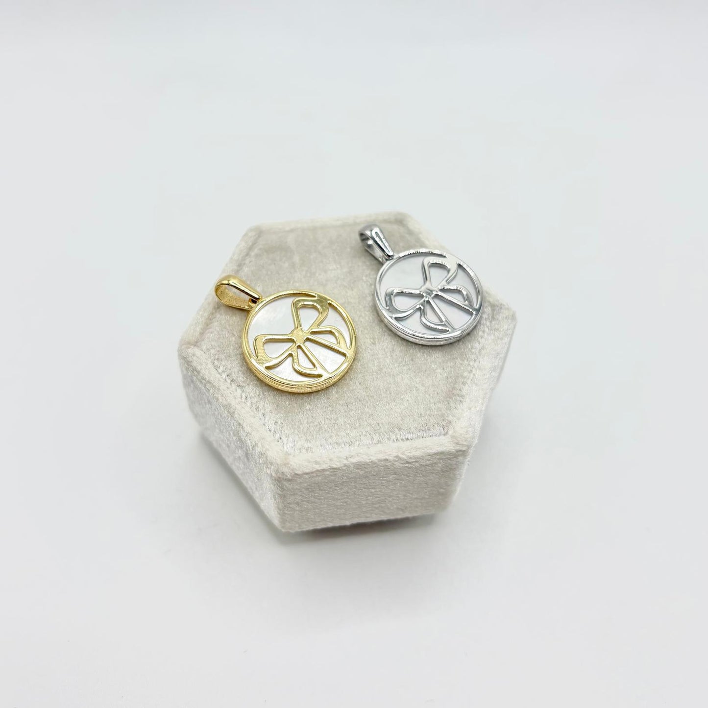 CN TONDO MADREPERLA E FIOCCO