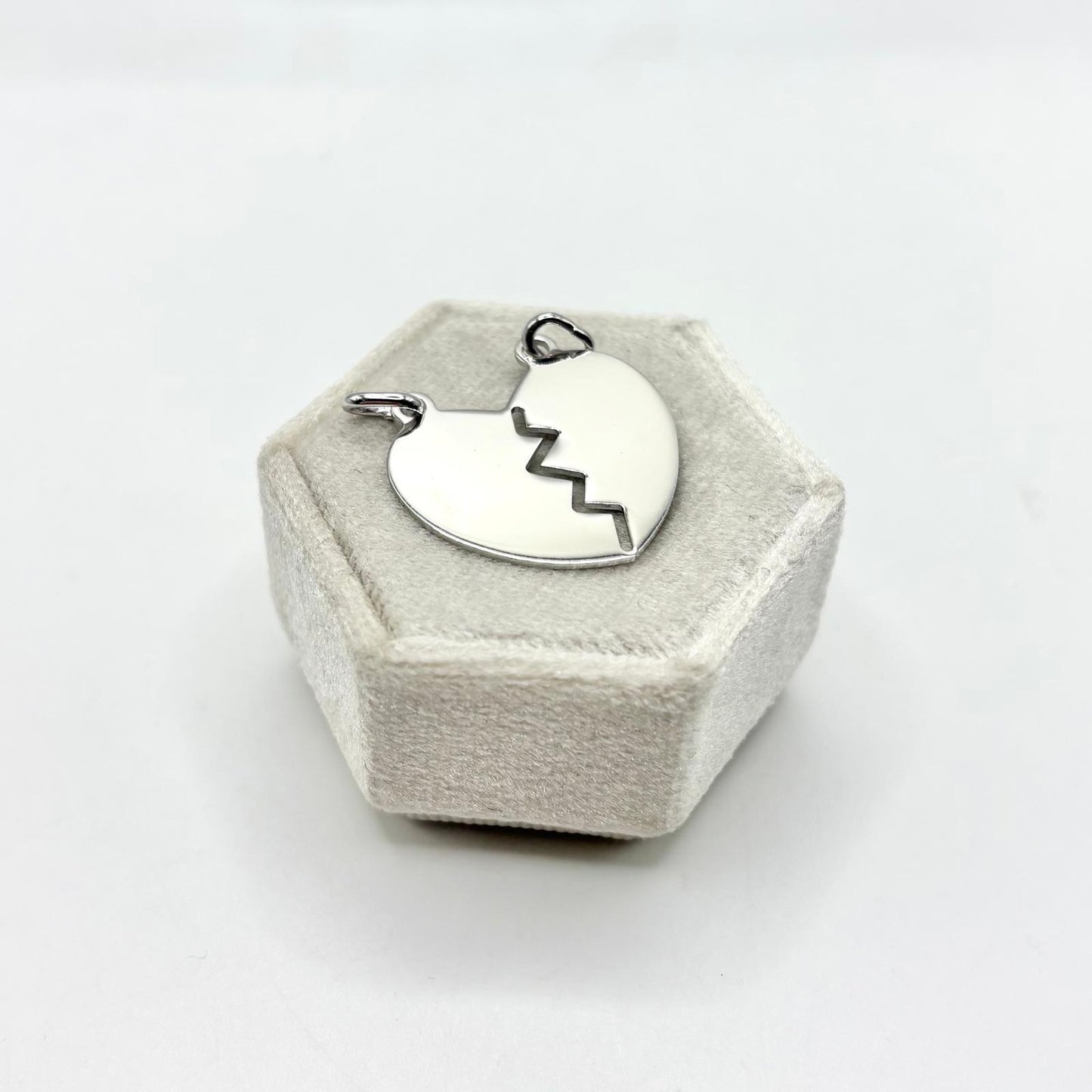 CN CUORE SPEZZATO LISCIO 2,5X2,2 CM