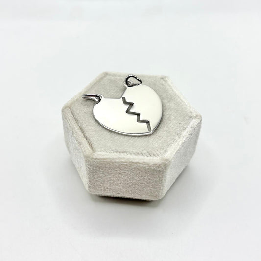 CN CUORE SPEZZATO LISCIO 2,5X2,2 CM