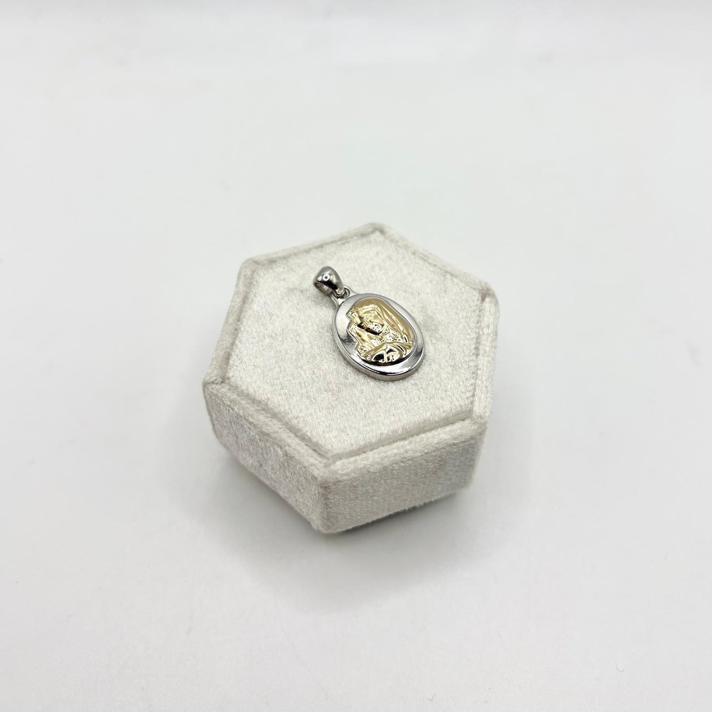 CN OVALE 1,7X1,3 CM MADONNA ORO 18KT