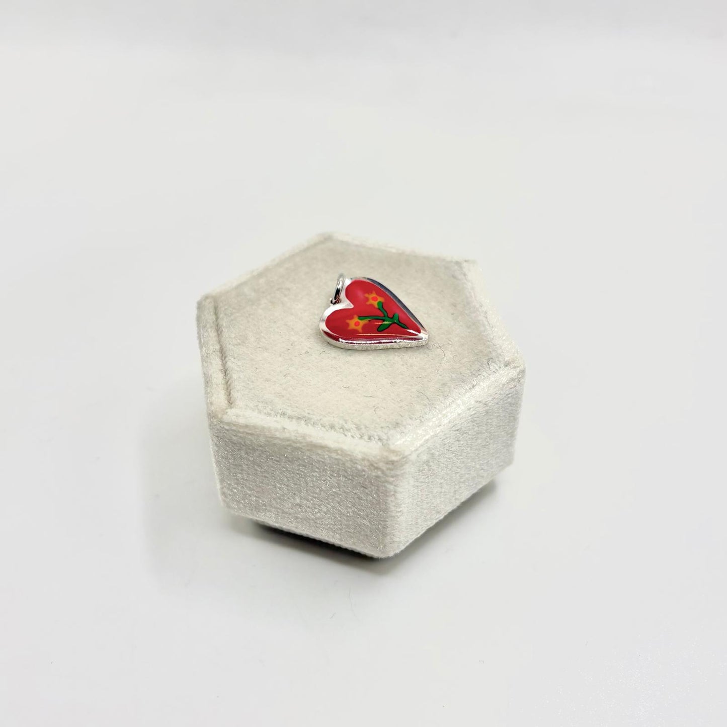 CN CUORE FIORI SMALTO ROSSO