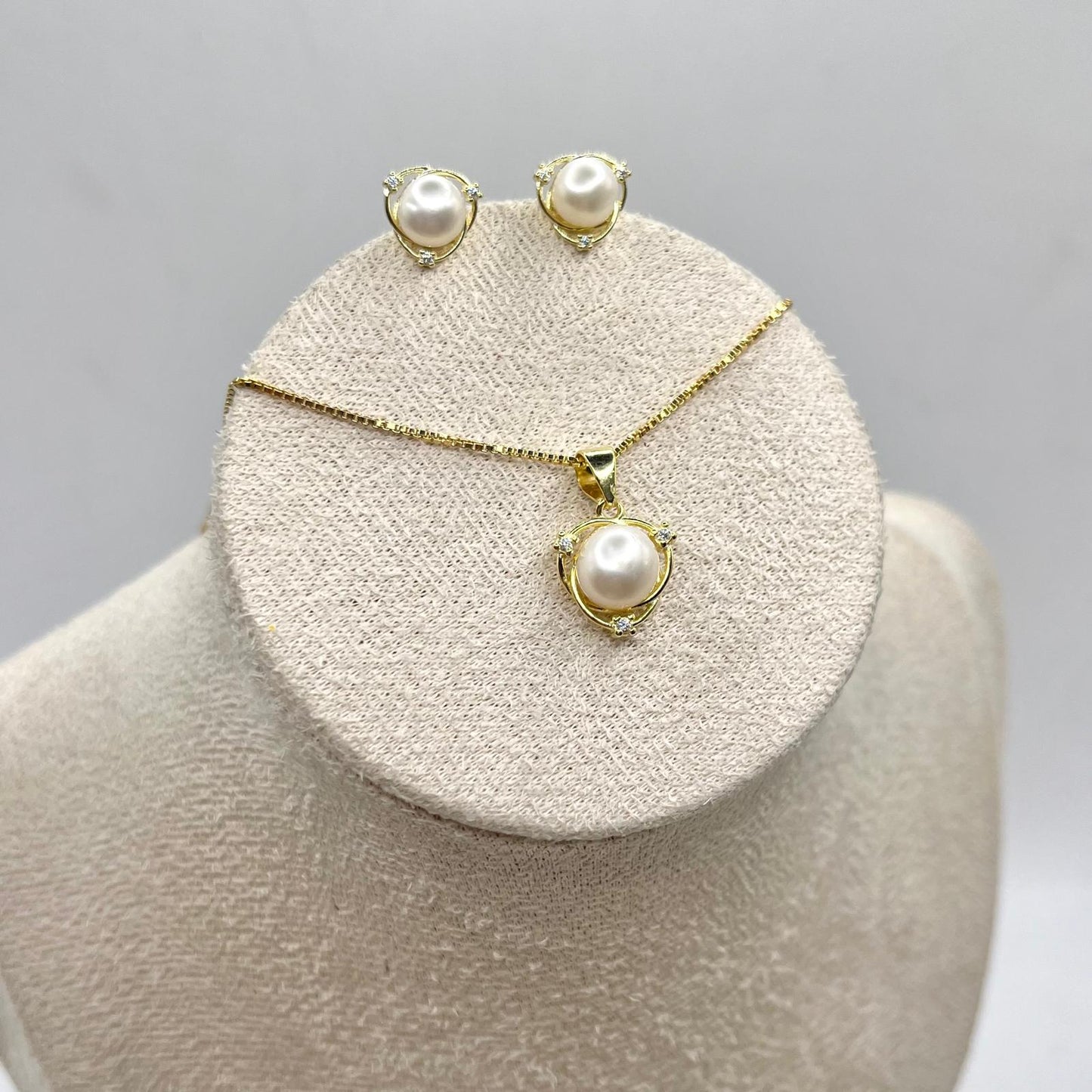 PEARL AND THREE ZIRCON NECKLACE + EARRINGS SET
