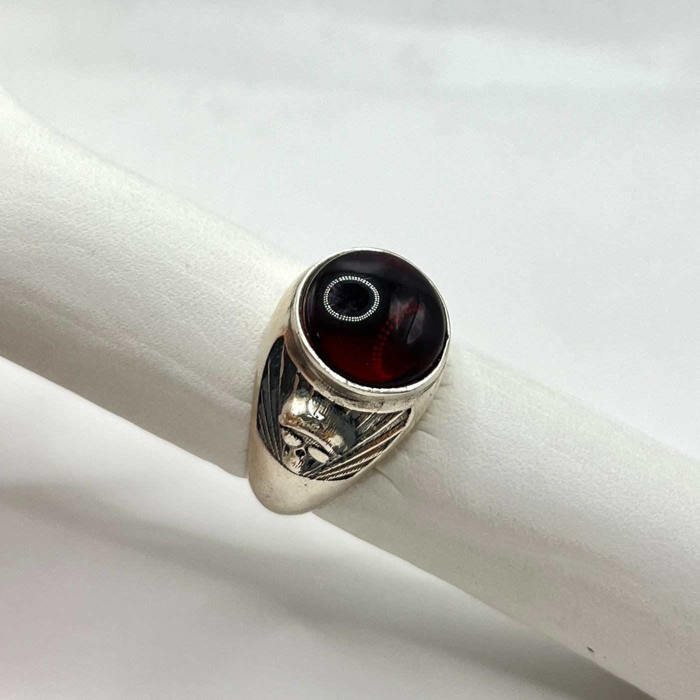 AN UOMO PIETRA ROSSA