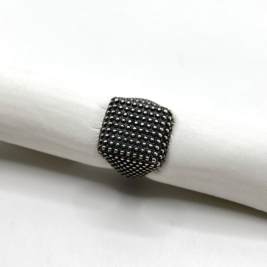 AN UOMO OSSIDATO LAVORATO